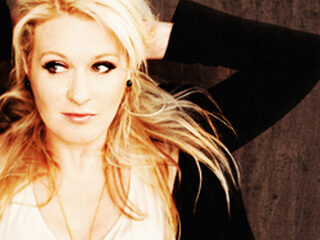 Miss Montreal speelt haar Awardwinning song