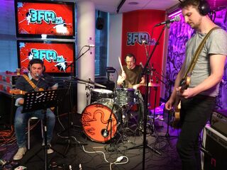 Gitaren! The Sore Losers live bij Giel