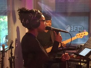 Good Girl Shary-An live bij Giel