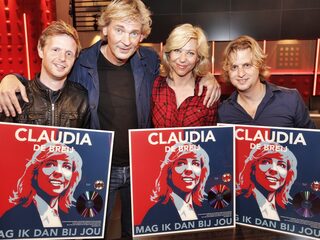 Claudia de Breij ontvangt platina voor 'Mag Ik Dan Bij Jou'