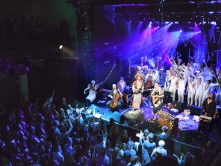 How To Throw A Christmas Party live bij Giel