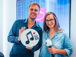 Armin van Buuren verrast met Mega Top 50 Award
