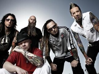 Five Finger Death Punch met ruzie van het podium af