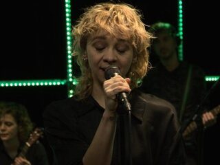 De Nederlandse Tiendaagse: Krezip live bij Sanders Vriendenteam