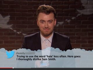 Bekende artiesten lezen gemene tweets over zichzelf voor