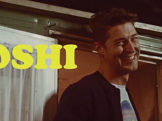 Ontdek je innerlijke Bob Saget met de nieuwe video van Sunday Sun!