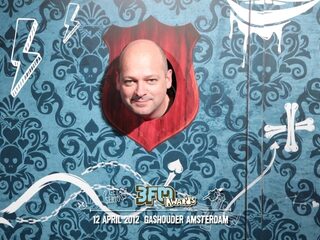 Jouw hoofd door de fotowand