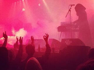 3voor12: Op Le Guess Who? kan muziek een fysieke ervaring zijn