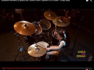 Moet je kijken: 5-jarig meisje drumt System Of A Down