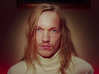 Deze clip van Indian Askin ga je smerig lekker vinden