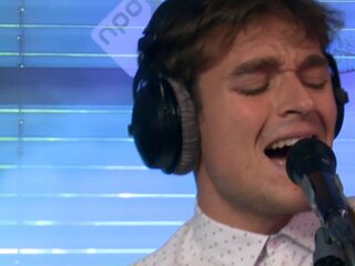 Rewind: Emil Landman doet Ariana Grande en Honne sends their love