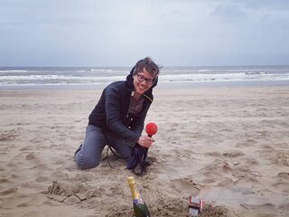 Giel gaf een feestje in een zeemeermin-pak