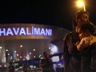 Maartje vertelt Giel over de situatie in Istanbul