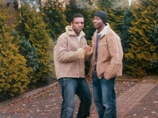 Prosper en Darlington zitten gevangen in ons vrije Nederland