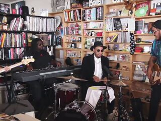 Anderson .Paak heeft geen podium nodig voor een goede show