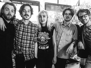 Indian Askin schreef pretty good songs, maar nu better ones!