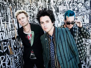 Huisfeestje + bankberoving = de nieuwe video van Green Day