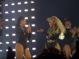 Beyoncé ruilt honkbalknuppel in voor huwelijksaanzoek