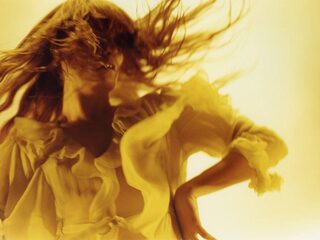 Florence + The Machine betovert met 'Queen Of Peace'