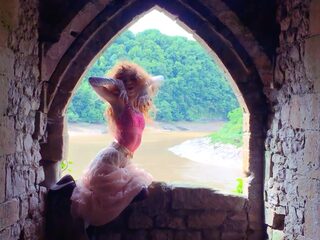 Grimes maakt vier muziekvideos met haar smartphone