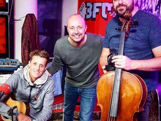 Niels Geusebroek, Sarah Bettens én Beth Hart op bezoek bij 3FM
