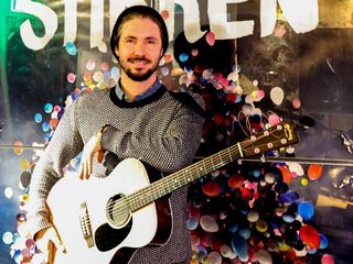 Jeremy Loops schrijft zijn liedjes in 24 uur