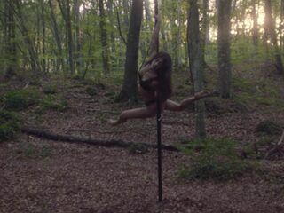 Clean Bandit neemt het op voor single moeders met 'Rockabye'