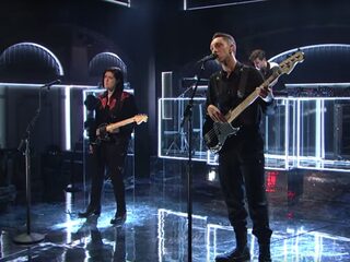 The xx speelt nóg een nieuwe track live