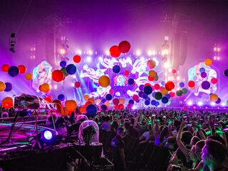 Nog even en je moet naakt naar een concert!