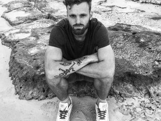 Tim Hofman vertelt over zijn heftigste Spuiten En Slikken-reis ooit