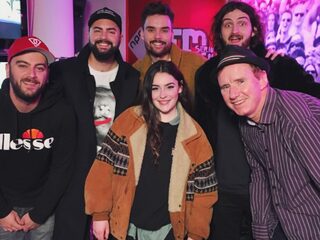 Dirtcaps live te gast bij Domien