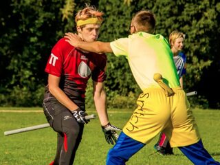 Nick doet mee aan het NK Quidditch