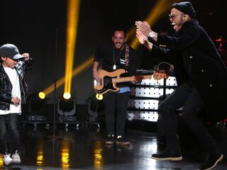 Anderson .Paak trekt zoontje op het podium