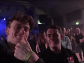 Een concert binnen sneaken zonder kaartje