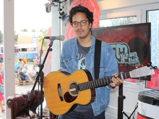 Luke Sital-Singh nam het zonnetje mee naar Lowlands