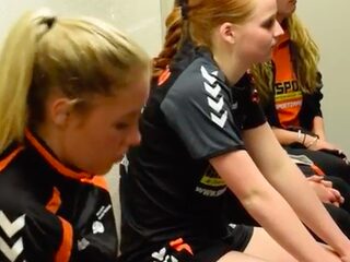 We liepen een dagje mee met Dione (16) op de handbalacademie