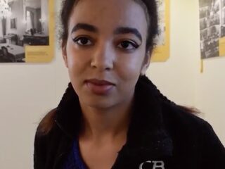 Sherin (16) heeft een studiekeuzegesprek