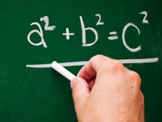 Wiskunde (Geschiedenis of Engels) Examen? SchoolTV weet wat je moet weten!