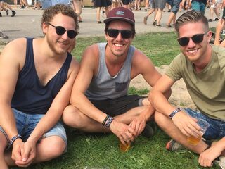 "Ik ben in de brandnetels gevallen en heb met m'n ex getongd"