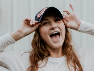 Deze happy songs gaan tenminste ergens over