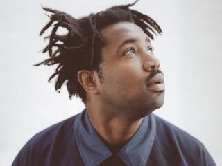 Sampha zingt 'Controlla' van Drake zoals je 'm nog nooit gehoord hebt