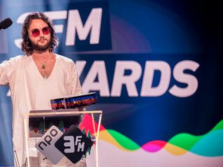 Jett Rebel: "Stop met staren naar je telefoon, de wereld heeft je nodig!"