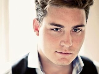 Douwe Bob in Vrouwen Met Knoppen