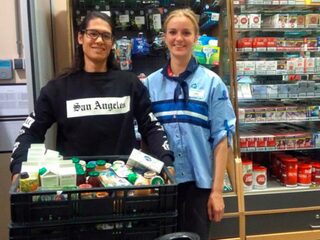 David (19) richtte een voedselbank op voor kinderen