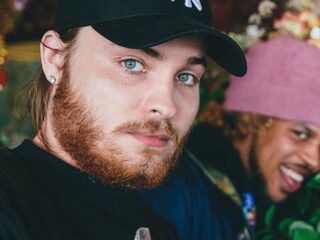 Zo omarmen Bokoesam en Donnie hun gekke kant