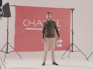 Bram (22) maakt een onemanshow over zijn hersentumor