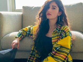 Check de toffe video voor 'Words' van Naaz