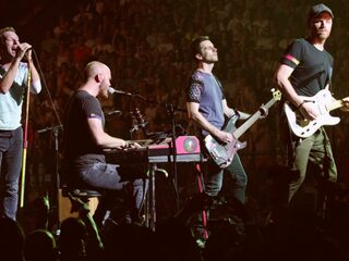 Coldplay covert Stromae's 'Formidable' in Brussel
