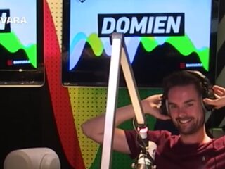 Hilarisch: zo klonk Domien als 12-jarige radiomaker