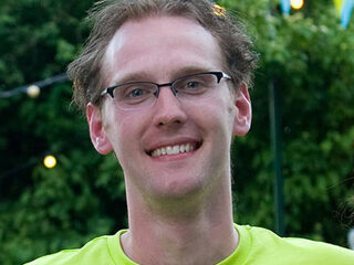 Sanders eerste maandsalaris voor 3FM Serious Request